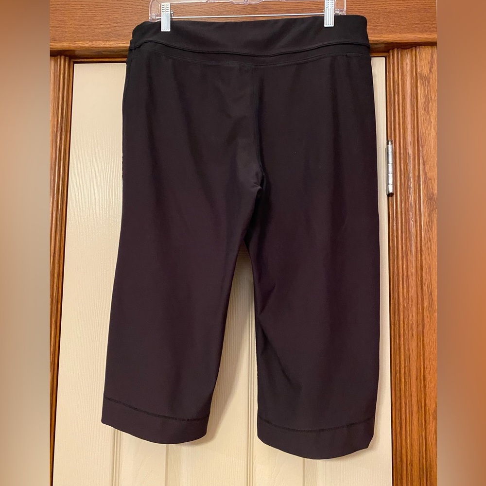 Nike Dry Fit Womens XL Stretch Knee Length Athletic Pants Black - Picture 3 of 7
